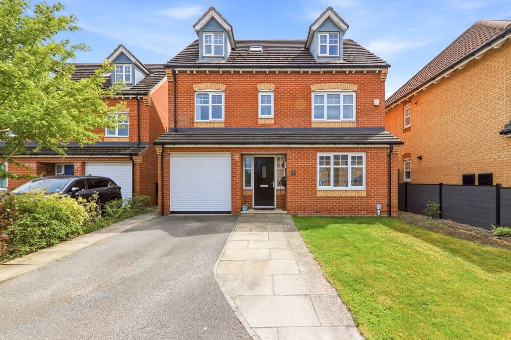 Property photo 1 of 32