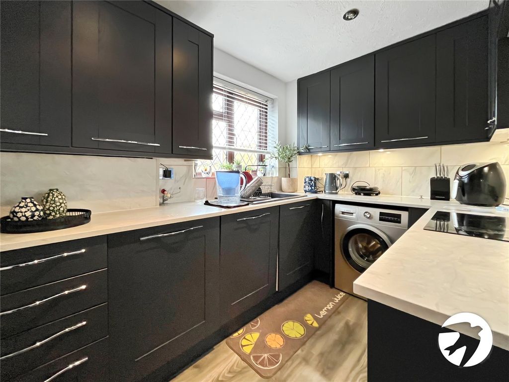 Property photo 2 of 14 Kitchen