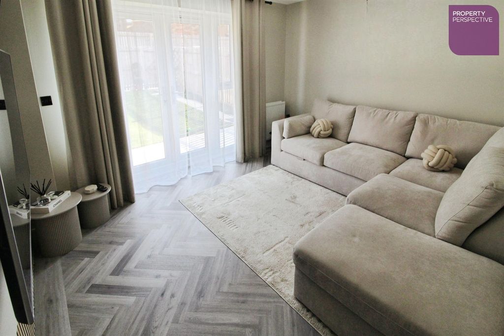 Property photo 2 of 14 Lounge