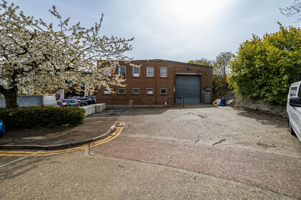 Property photo 1 of 4 Lawrence Way Ind Estate - Dunstable-127.Jpg