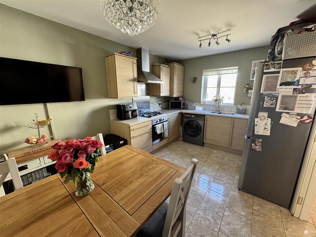 Property photo 3 of 15 Kitchen