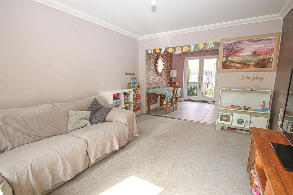 Property photo 3 of 14 Living 3.Jpg