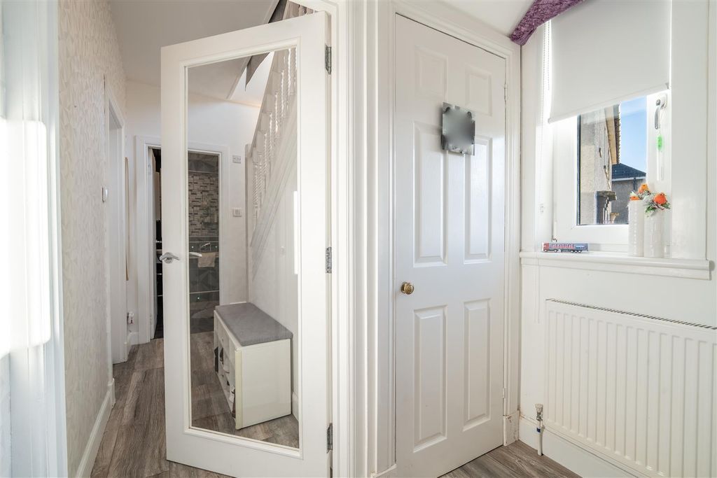 Property photo 3 of 21 Entry-1.Jpg