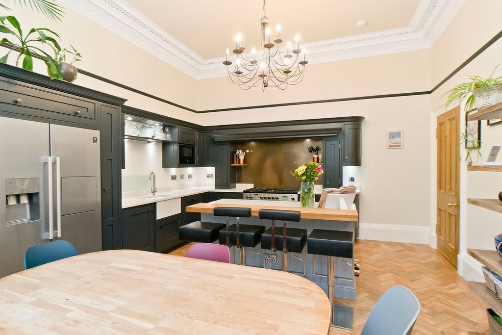 Property photo 3 of 27