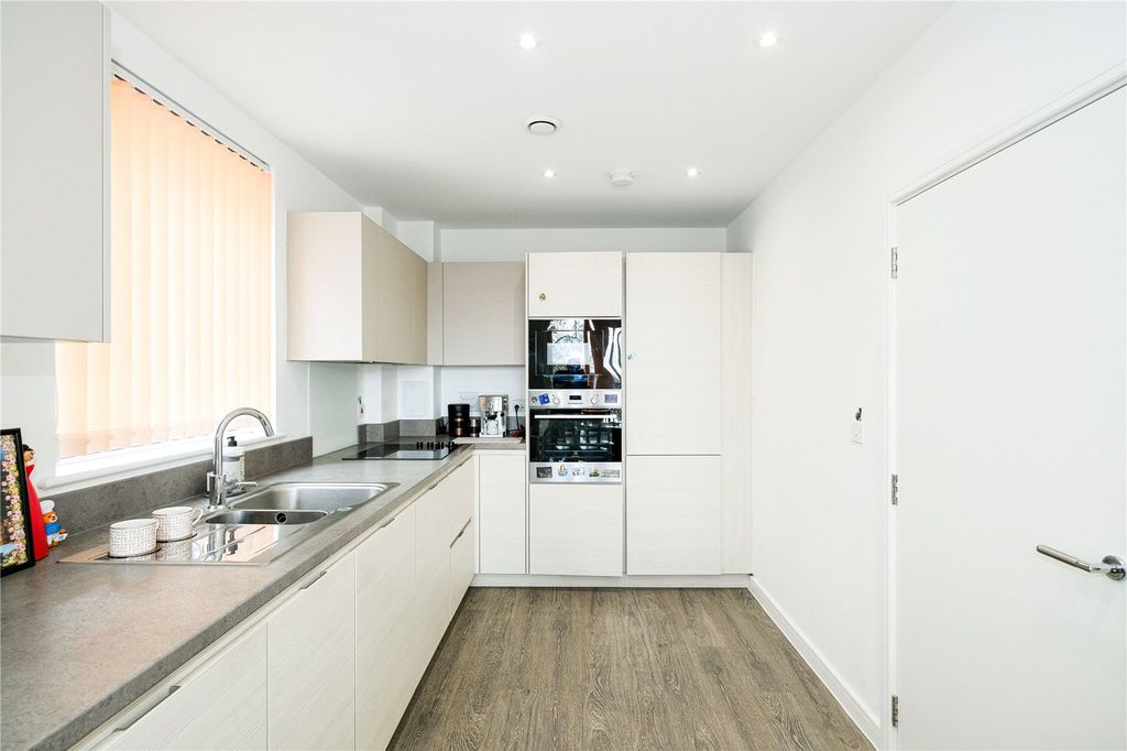 Property photo 3 of 9 Reception/Kitchen
