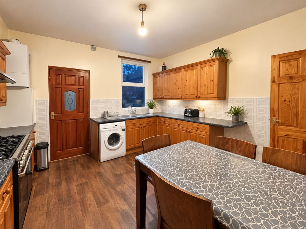 Property photo 3 of 7 Kitchen