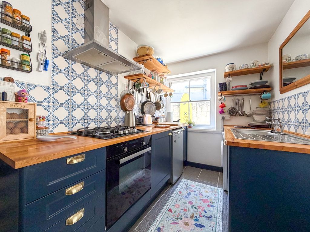 Property photo 3 of 21 5268858