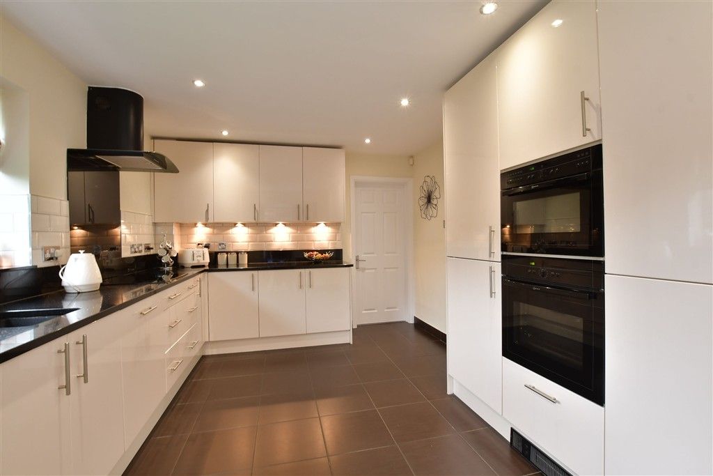 Property photo 2 of 17 Kitchen/Breakfast Room