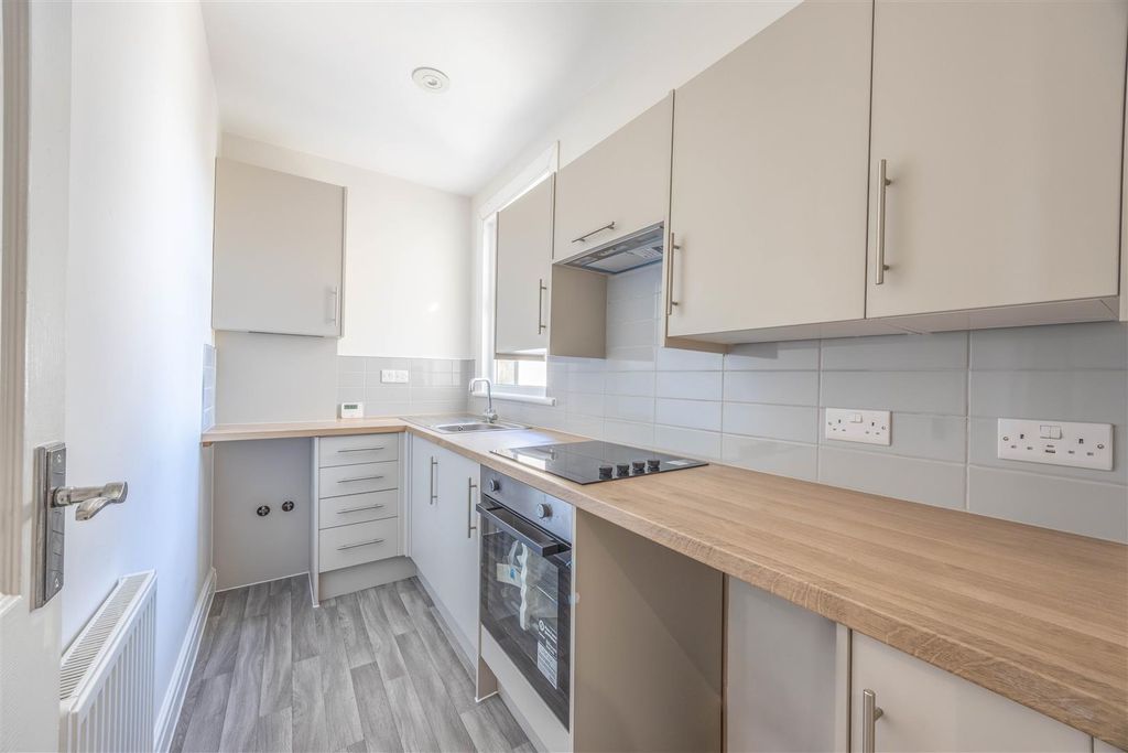 Property photo 3 of 14 Kitchen