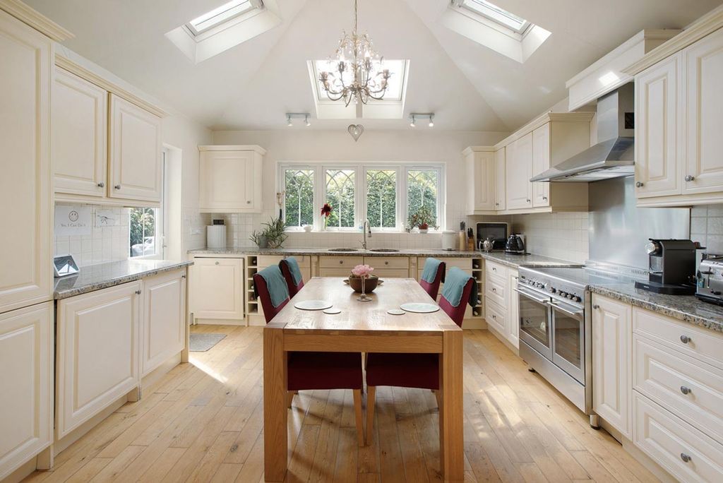 Property photo 2 of 27