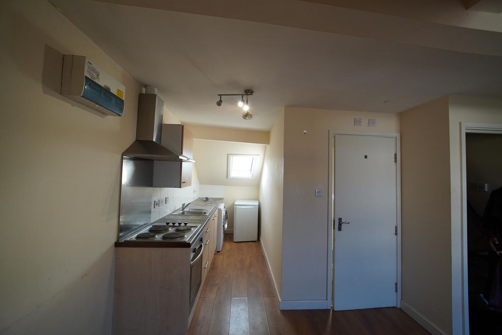 Property photo 2 of 7 Kitchen