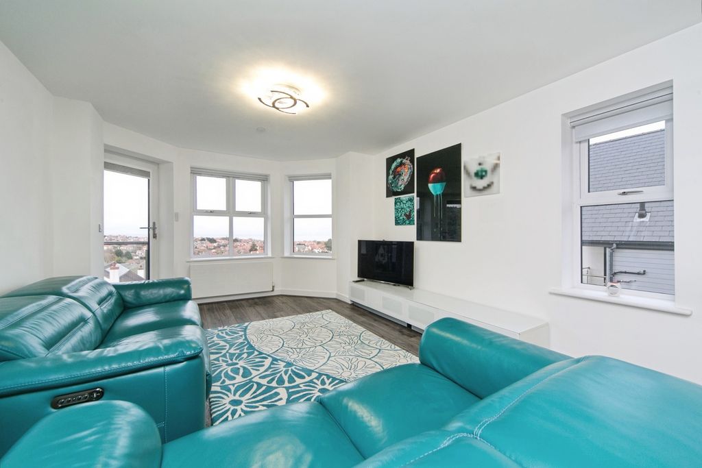 Property photo 3 of 20 Pbox-Img.Jpg