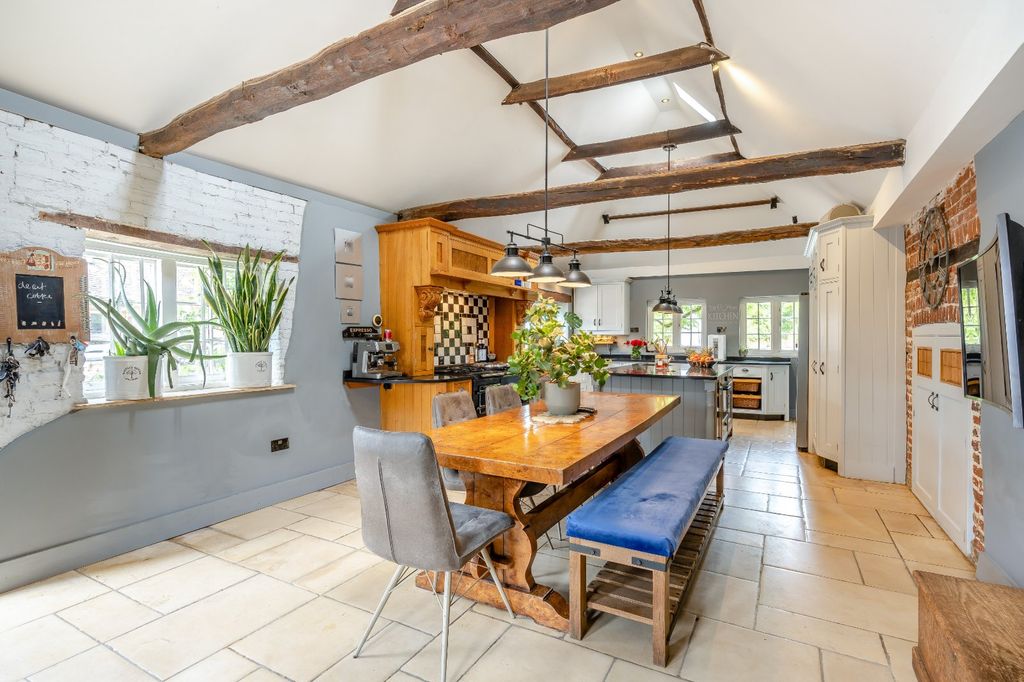Property photo 2 of 20 Kitchen/Breakfast Rm