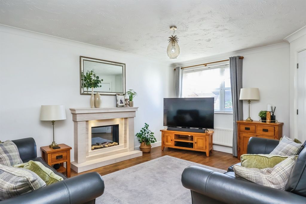 Property photo 2 of 34