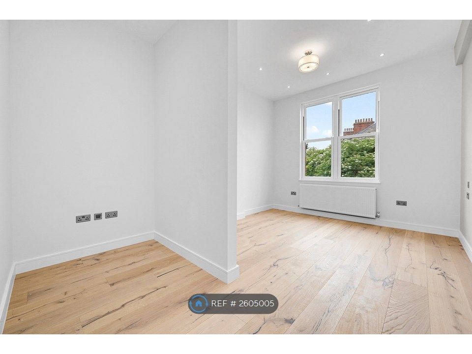 Property photo 3 of 32