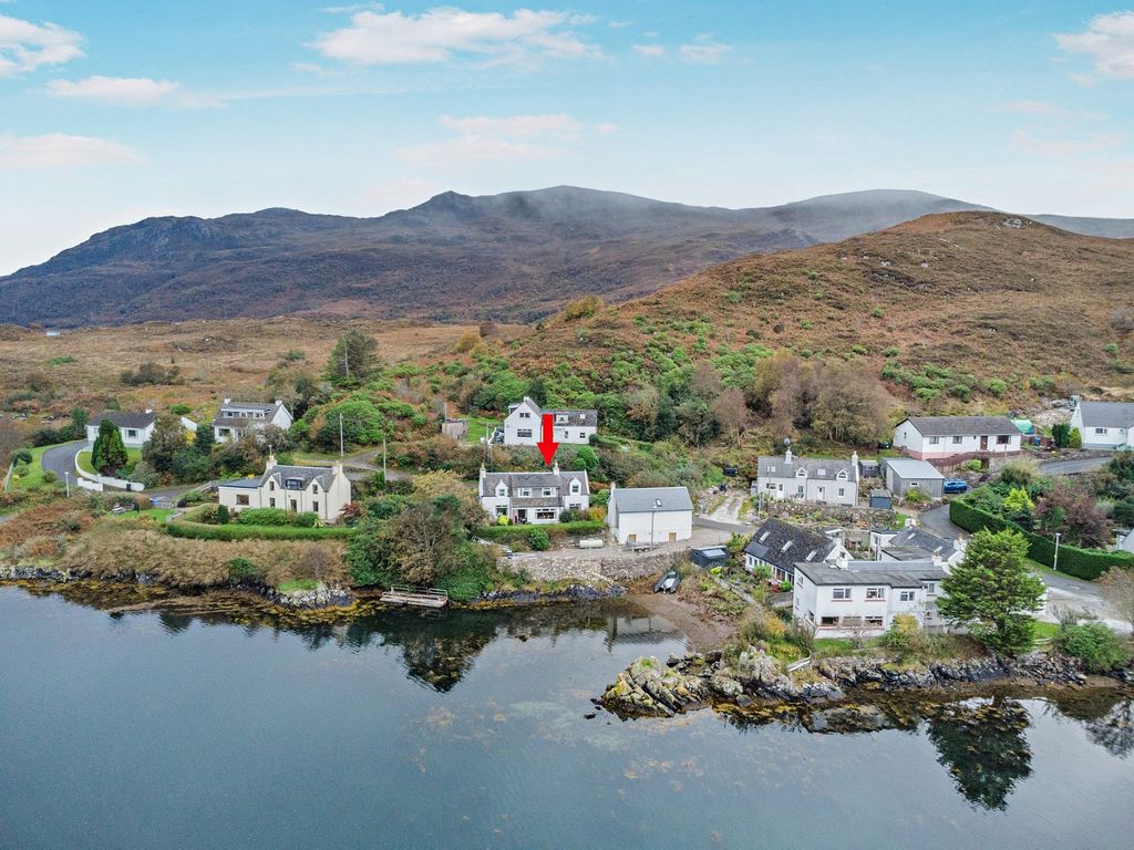 Property photo 1 of 30 Hillside Cottage