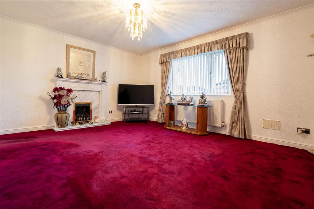 Property photo 2 of 10 Living Room