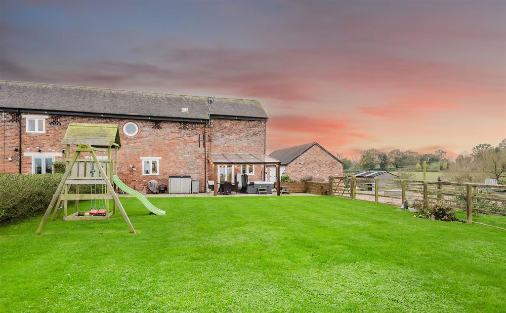 Property photo 3 of 18 1Sparrowcroftbarn.5.Jpg