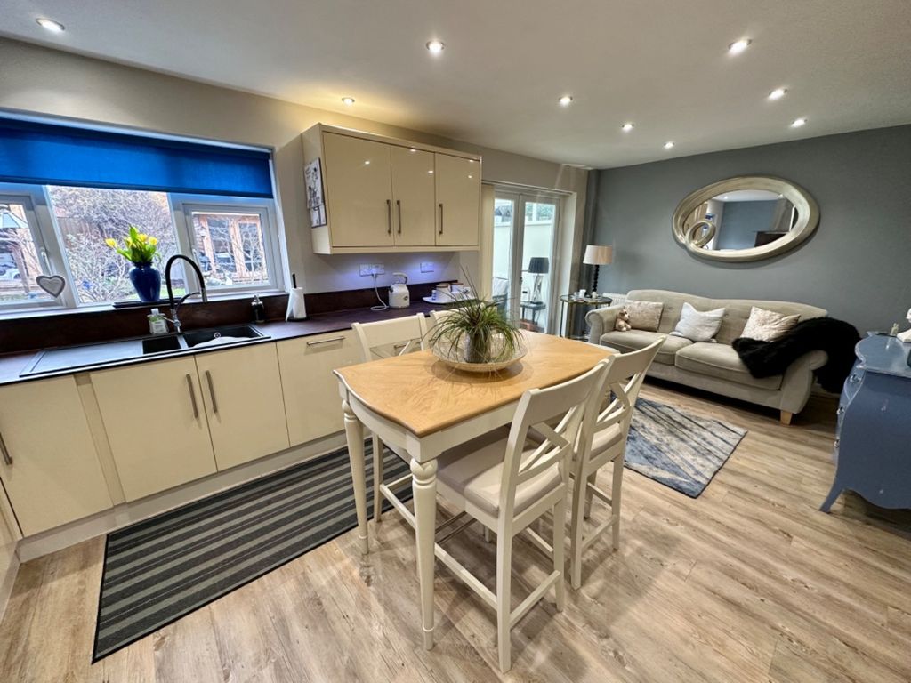 Property photo 2 of 28 2211183