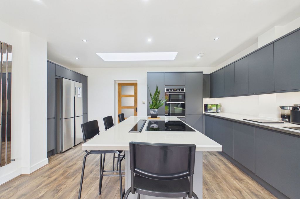 Property photo 2 of 24