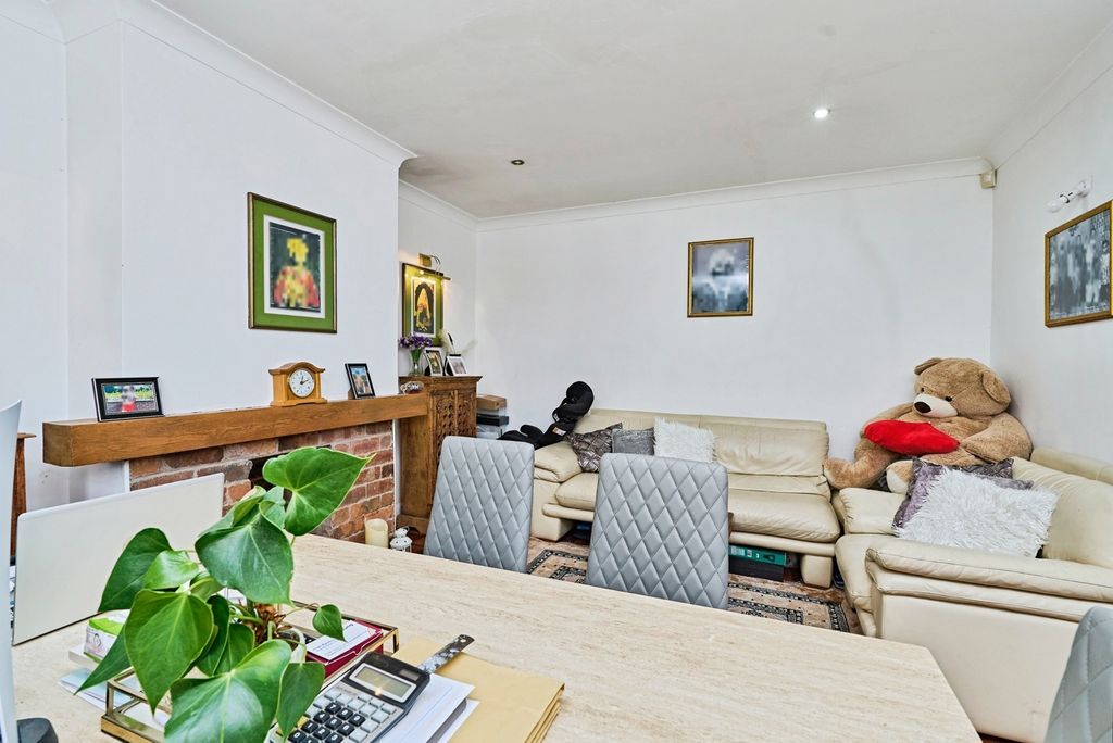 Property photo 3 of 34 Pbox-Img.Jpg