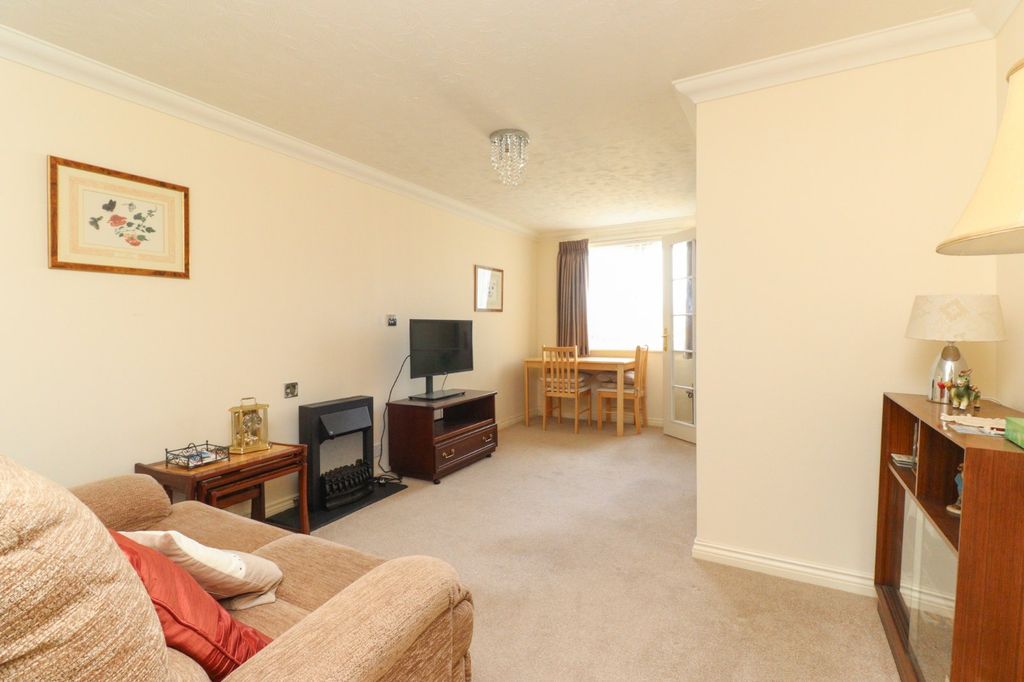 Property photo 3 of 8 Picture 3