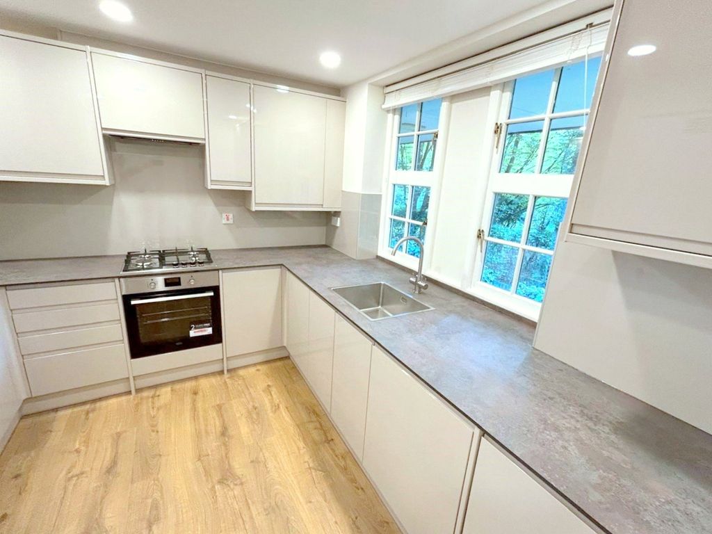 Property photo 3 of 12 Picture-No-17-88