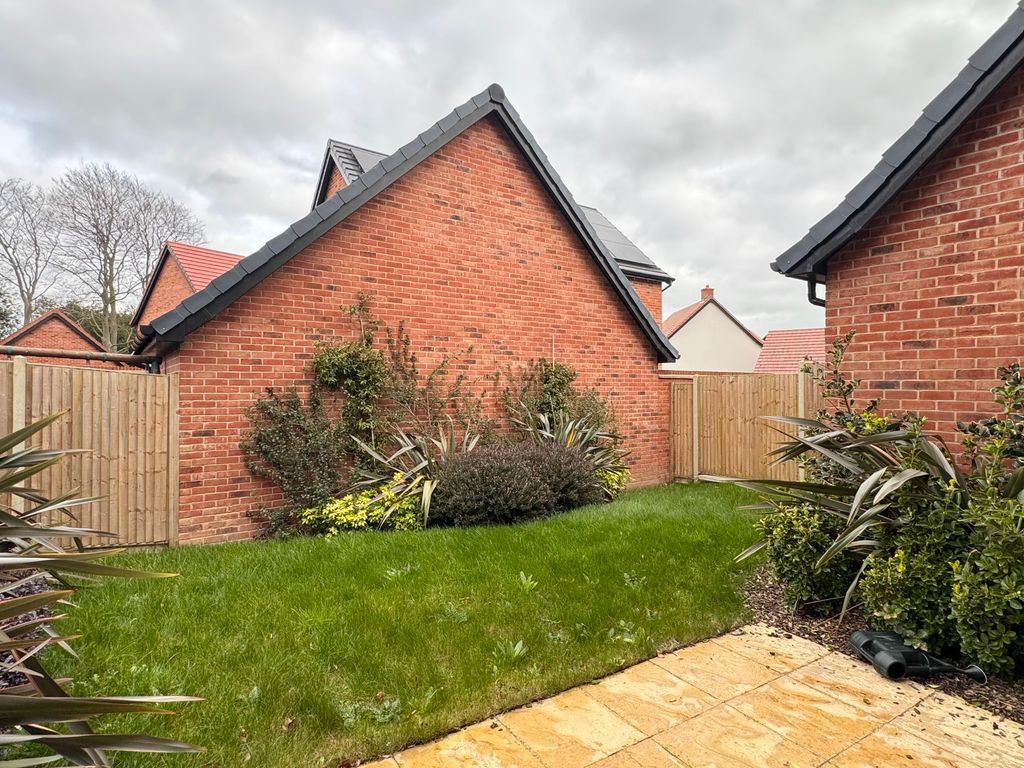 Property photo 2 of 13 Garden