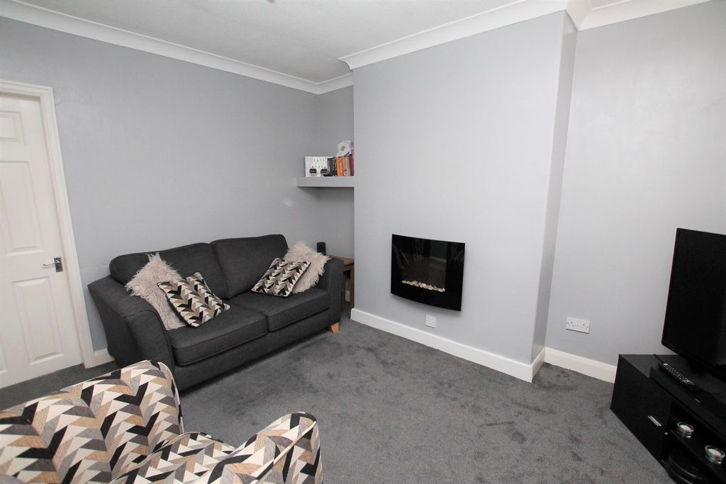 Property photo 2 of 16 Lounge