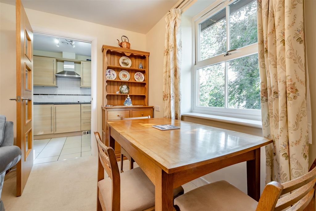 Property photo 3 of 13 8657700-Interior21.Jpg