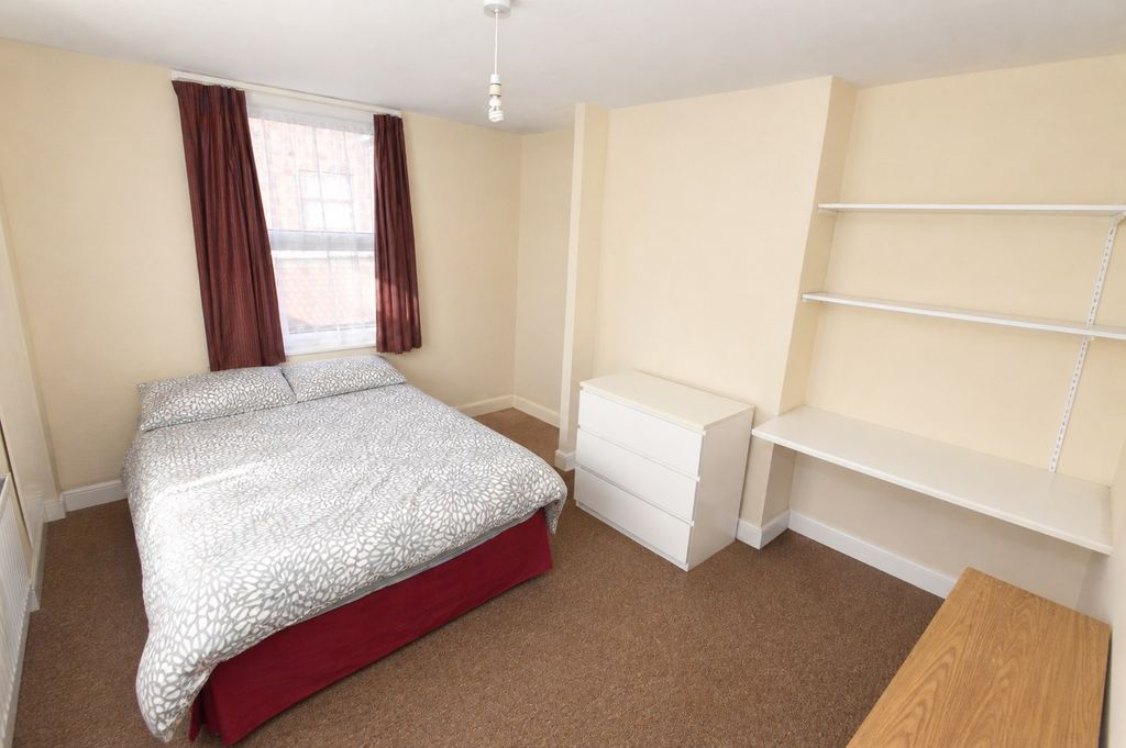 Property photo 3 of 11 Bedroom