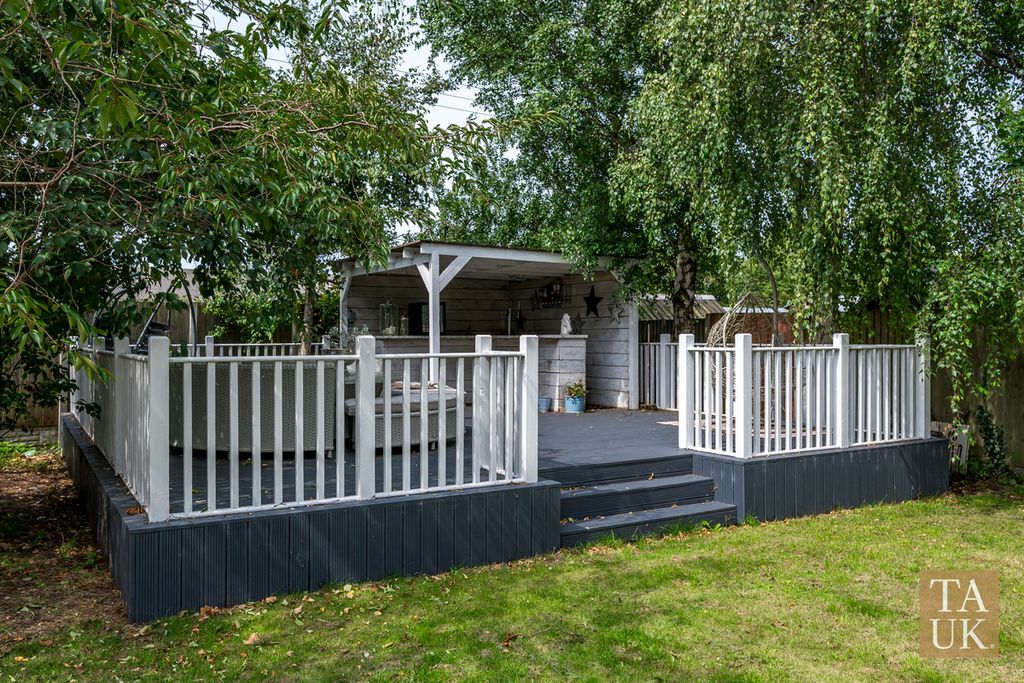 Property photo 3 of 40