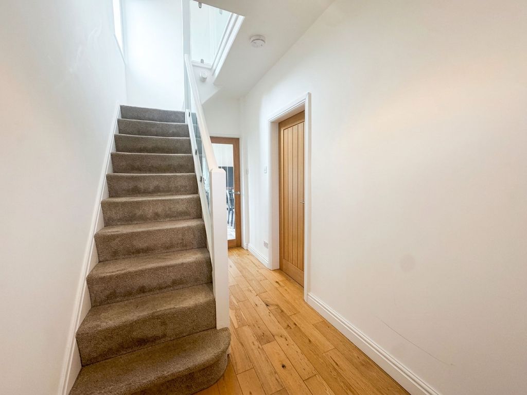 Property photo 2 of 25