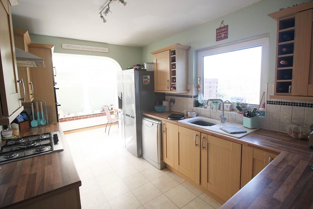 Property photo 3 of 17 Kitchen 1.Jpg