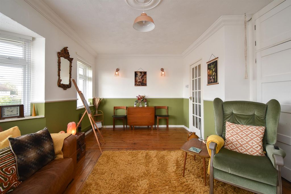 Property photo 2 of 20 Living Space