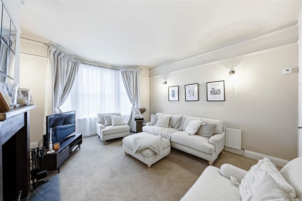 Property photo 3 of 27 Living Room