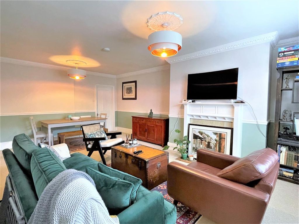 Property photo 2 of 15 Lounge.02.Jpg