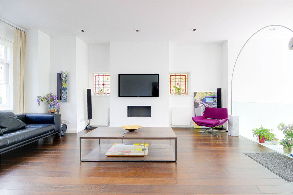 Property photo 3 of 40 Picture No. 09