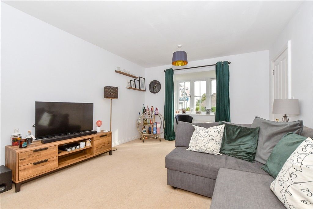 Property photo 3 of 15 Lounge