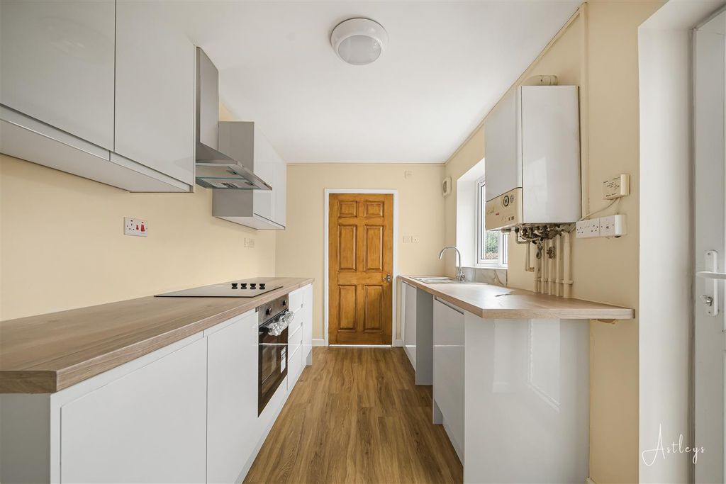 Property photo 2 of 12 Kitchen