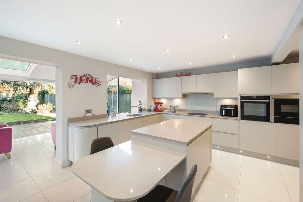 Property photo 3 of 19