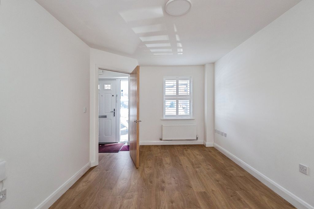 Property photo 2 of 20 Pbox-Img.Jpg