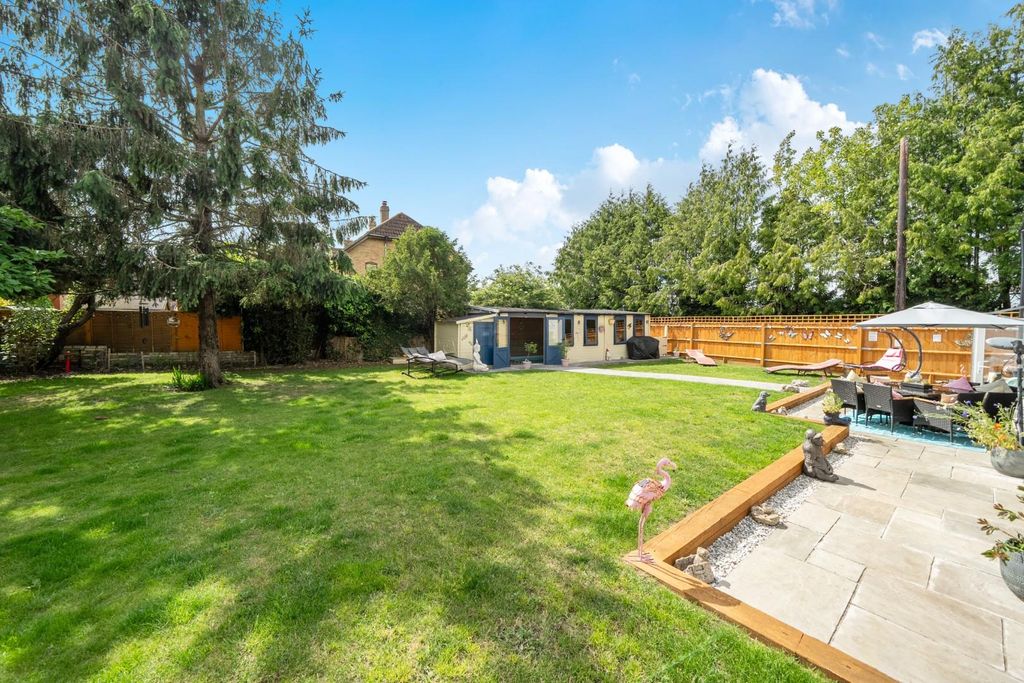 Property photo 2 of 33 Rear Garden