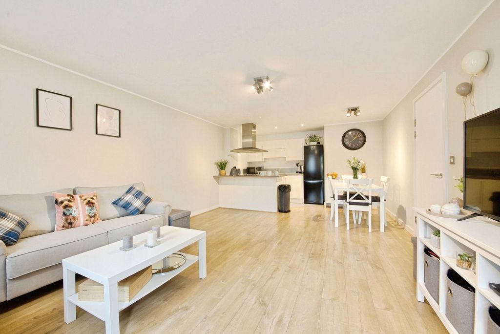 Property photo 2 of 17 Picture No. 21