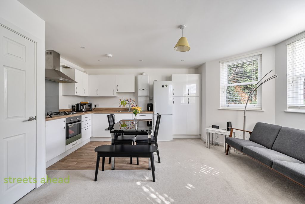Property photo 3 of 15 Ca00B624-85A7-44c...