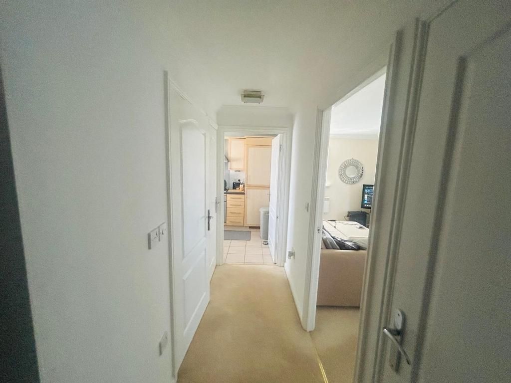 Property photo 2 of 9 Hallway