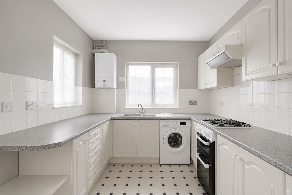 Property photo 2 of 9 Kitchen