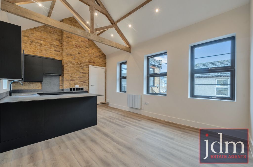 Property photo 2 of 8 Kitchen/Reception