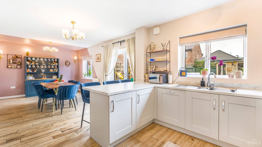 Property photo 3 of 36 4014195