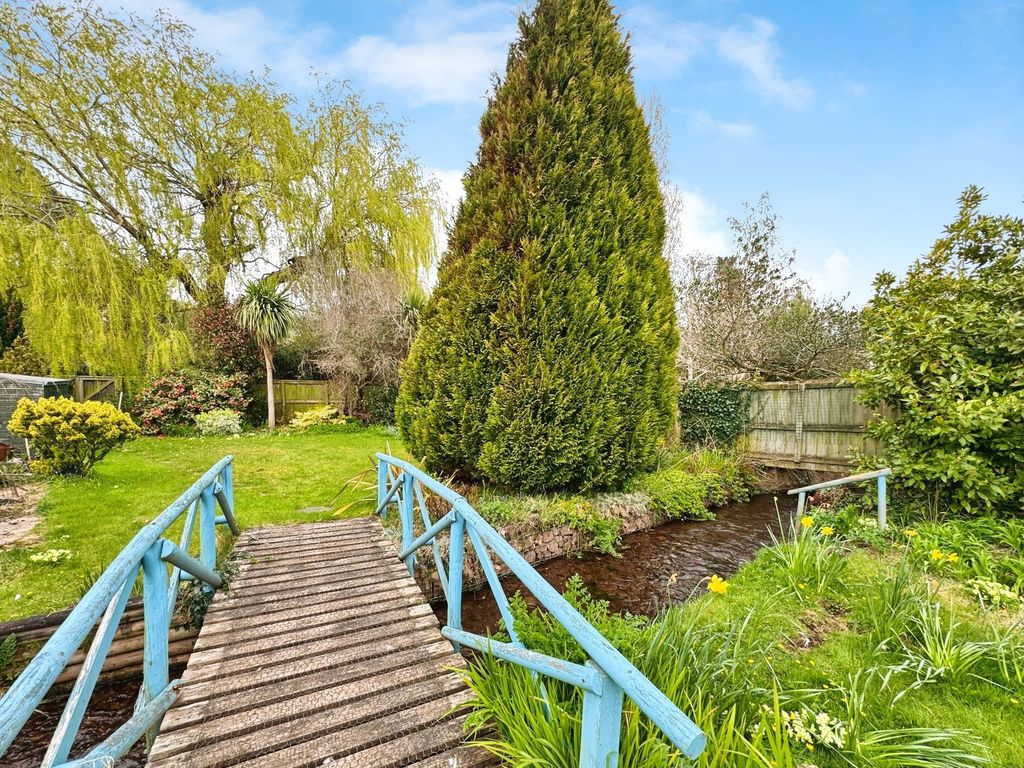 Property photo 2 of 28